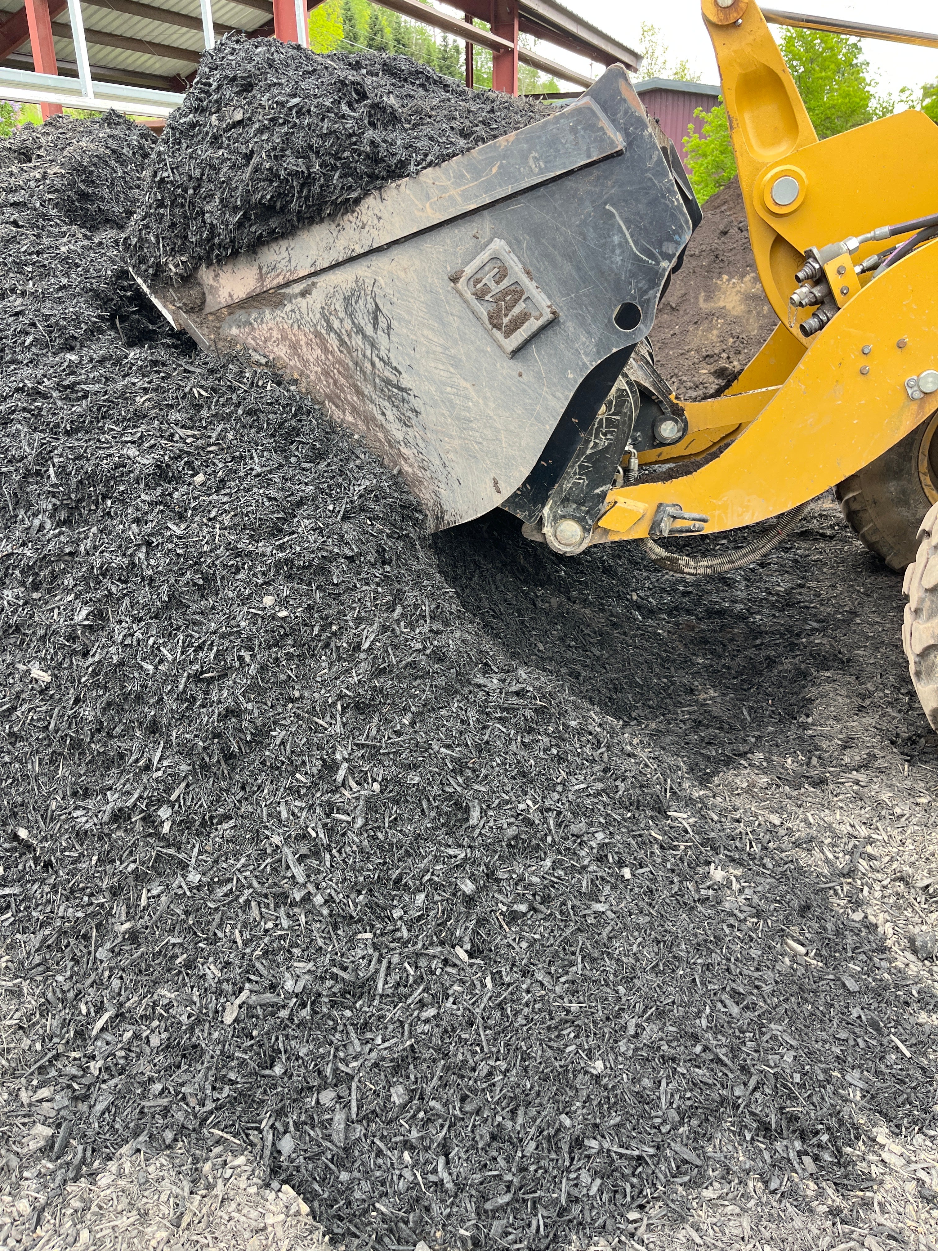 All Natural Black Dyed Mulch - Image 3