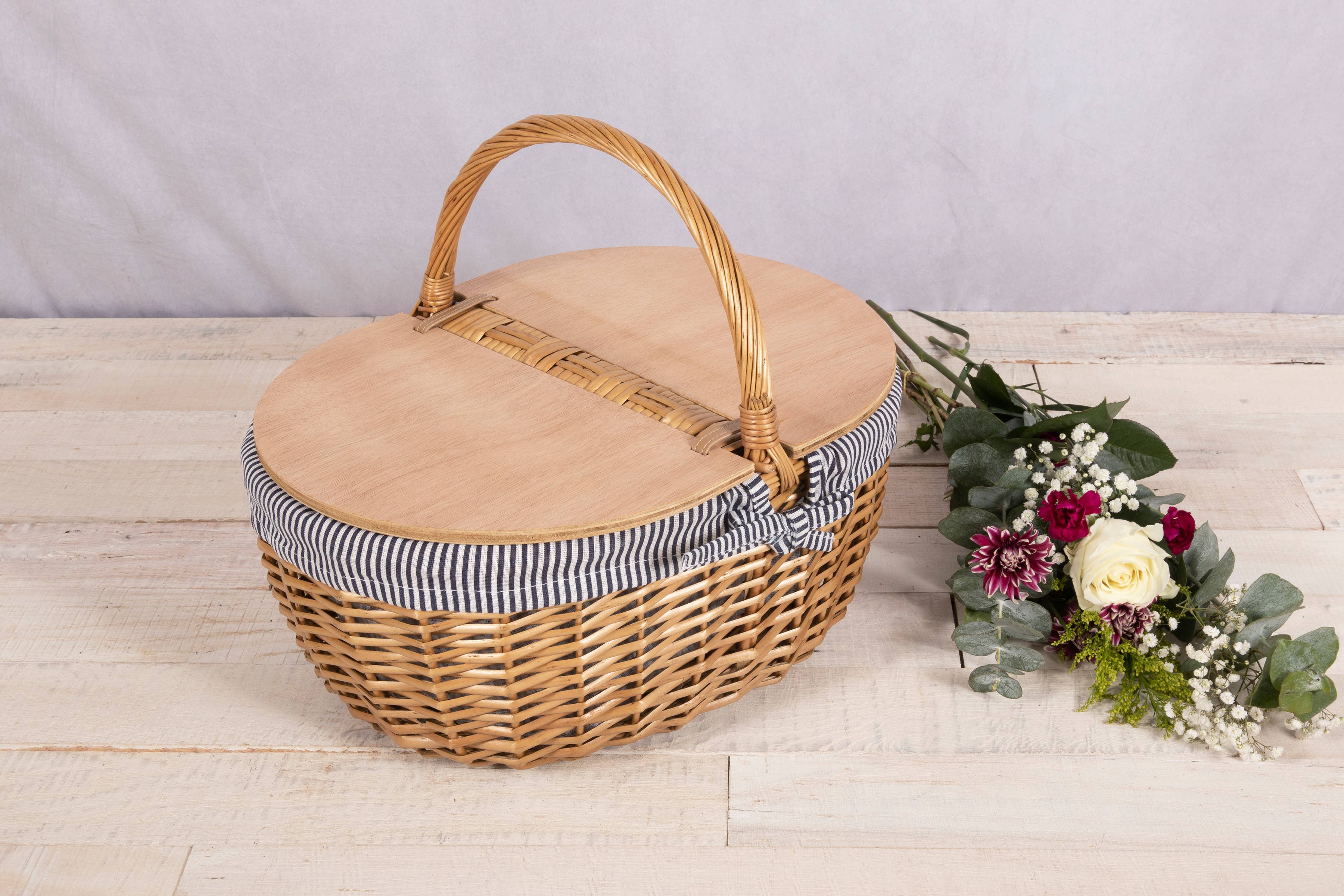Country Vintage Picnic Wicker Basket - Image 6