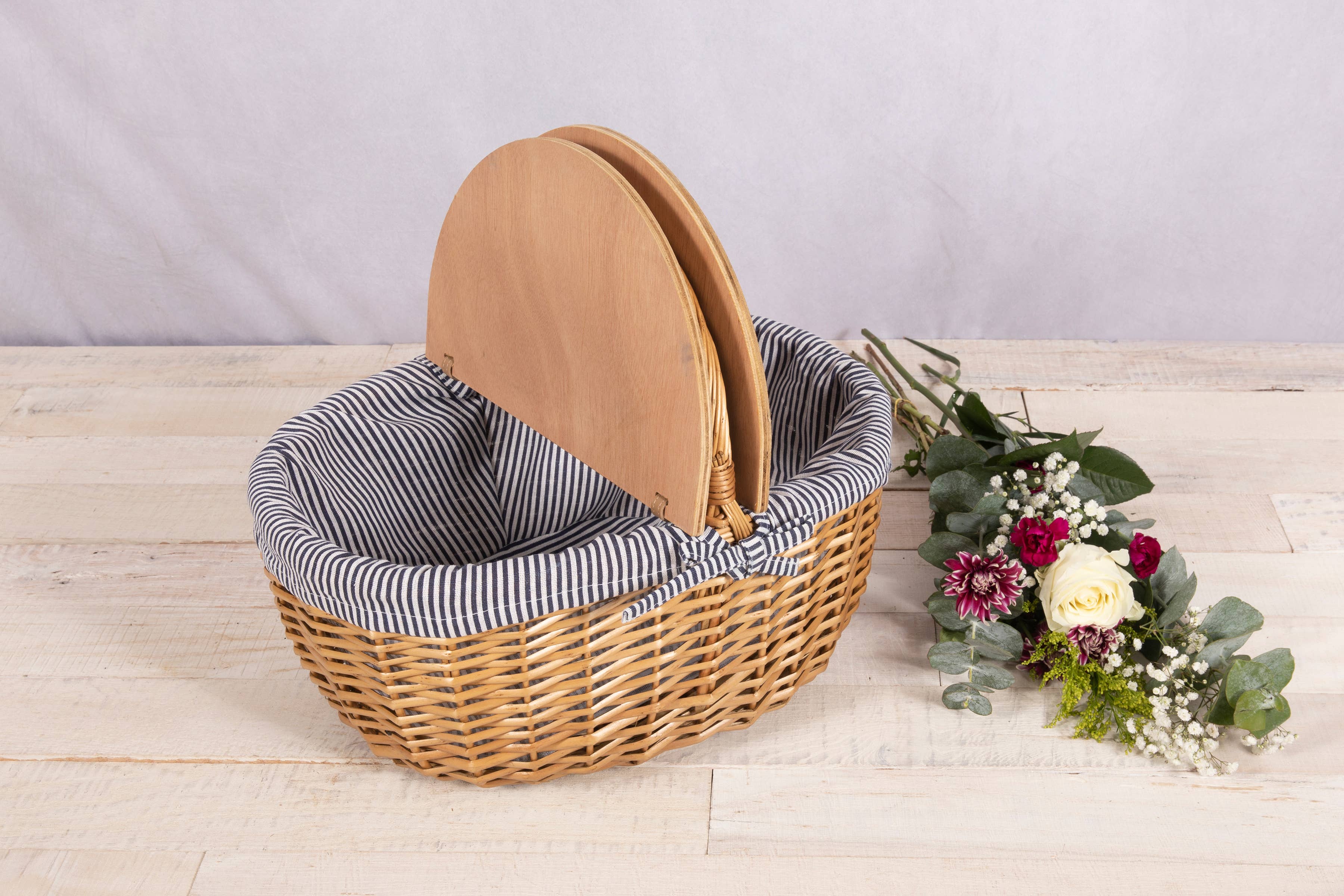 Country Vintage Picnic Wicker Basket - Image 7