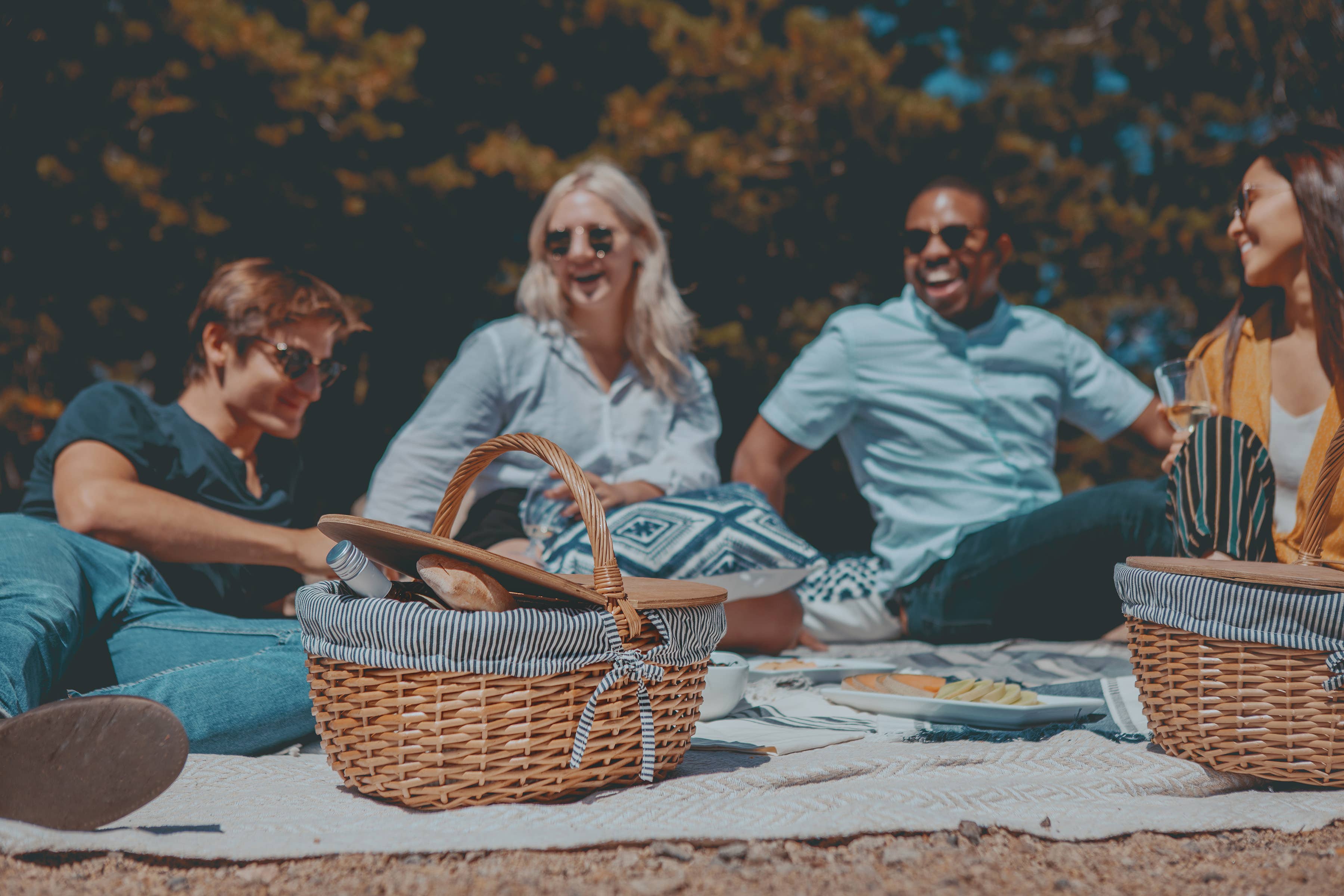 Country Vintage Picnic Wicker Basket - Image 8