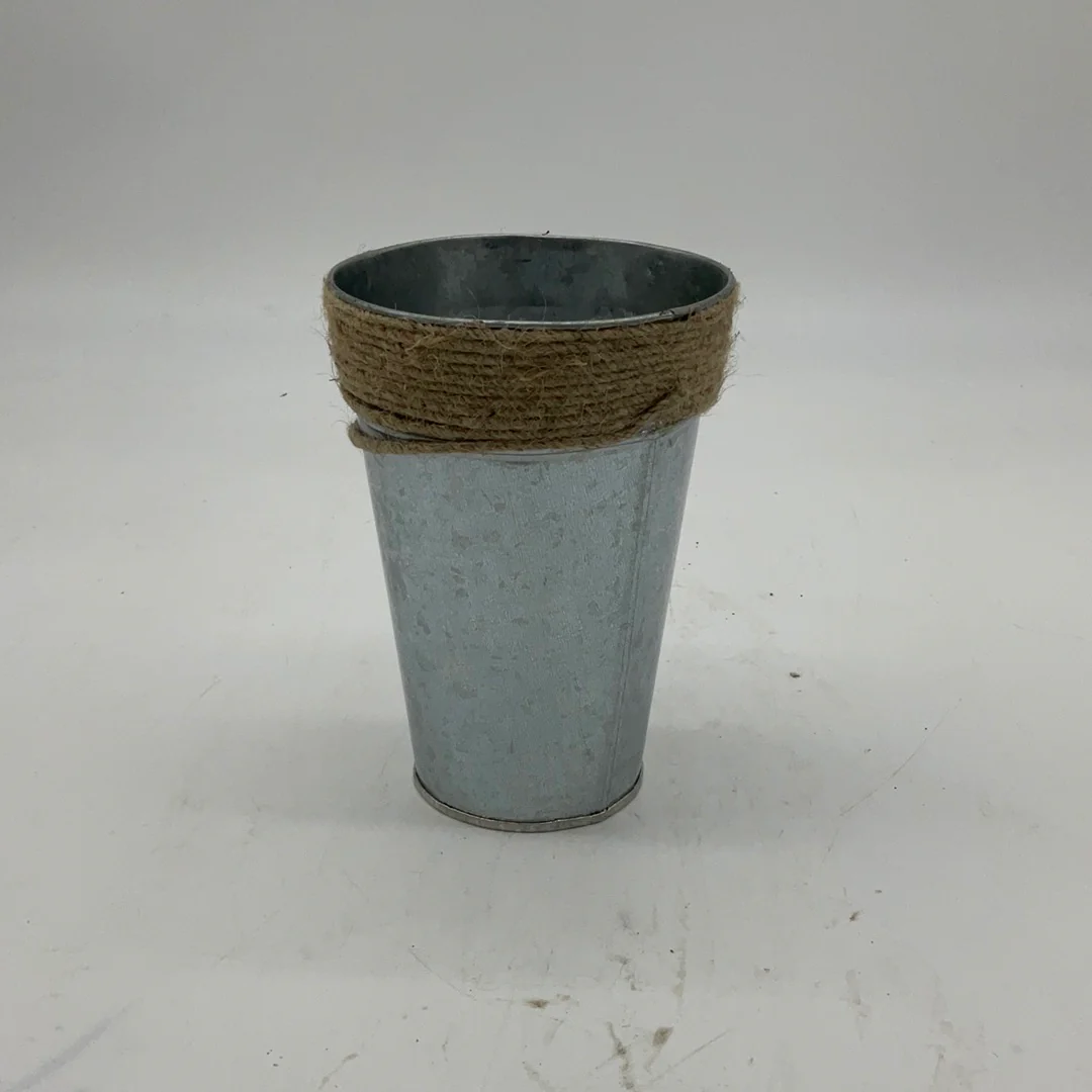 Metal vase with Rope - Image 2