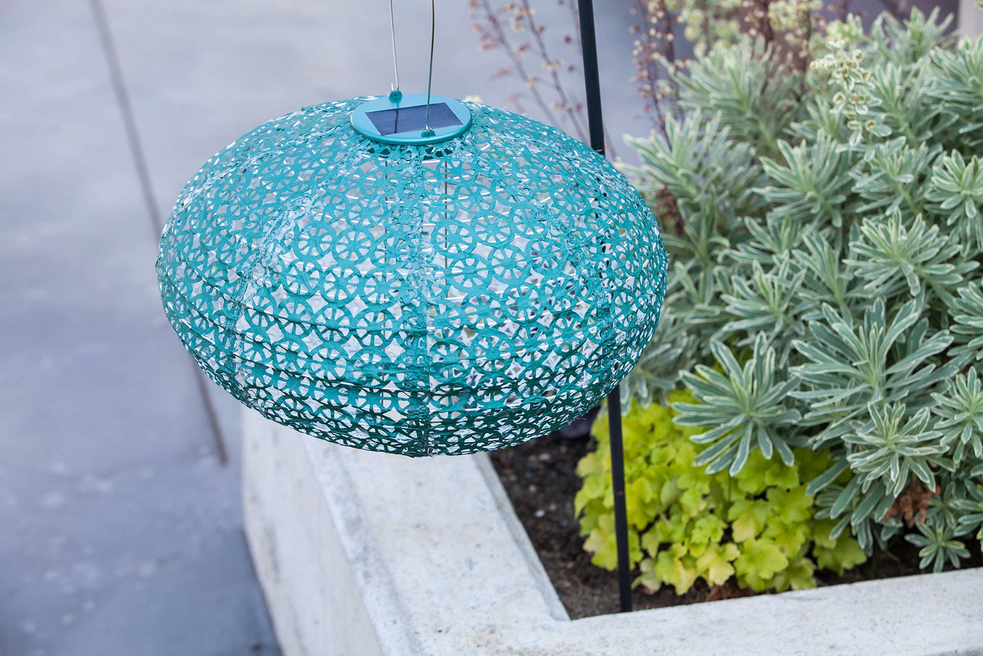 Stella Oval Wagon Wheel Solar Lantern - Met Emerald - Image 9