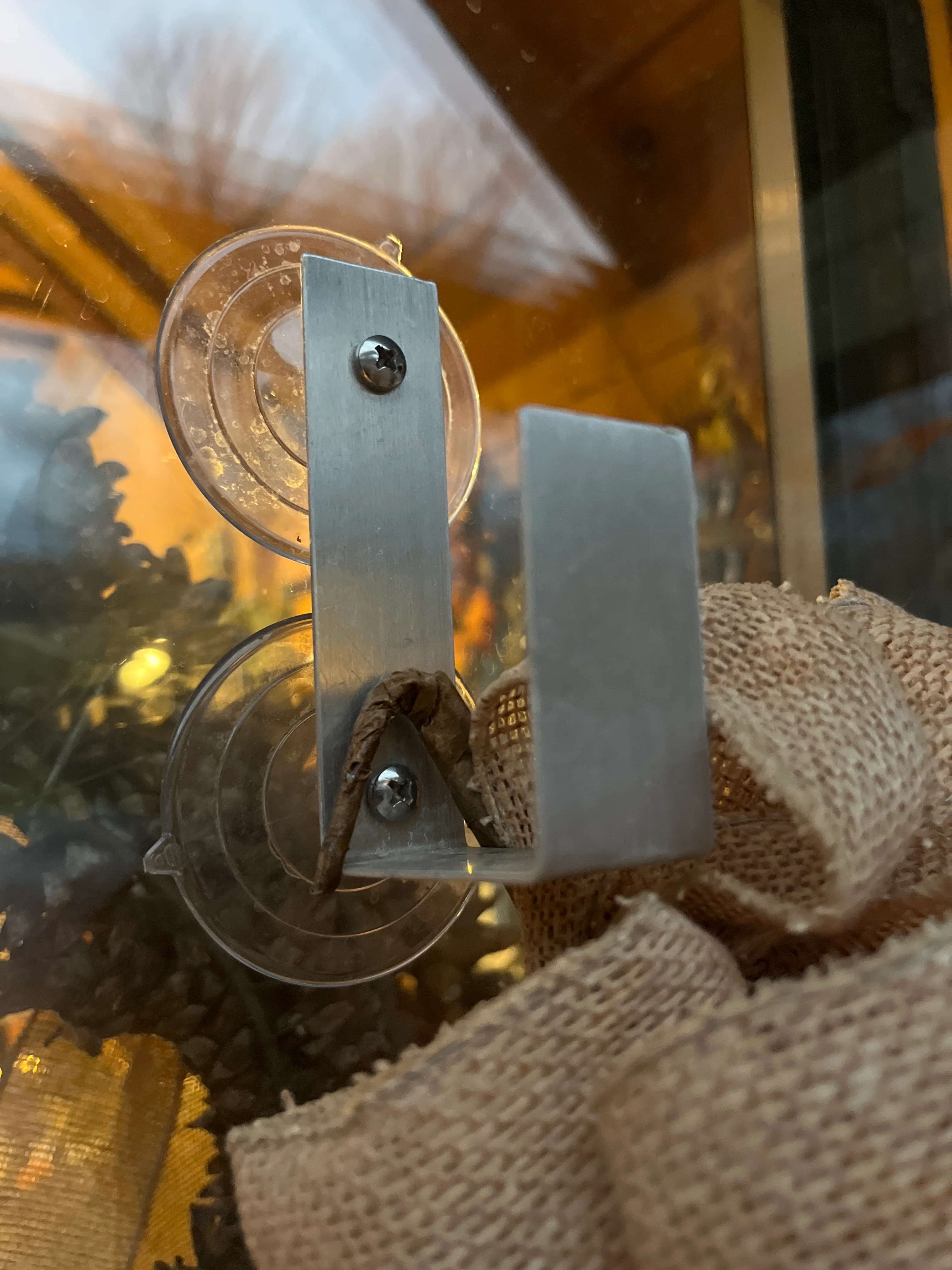 Suction Cup Wreath Hanger for Windows - Image 2