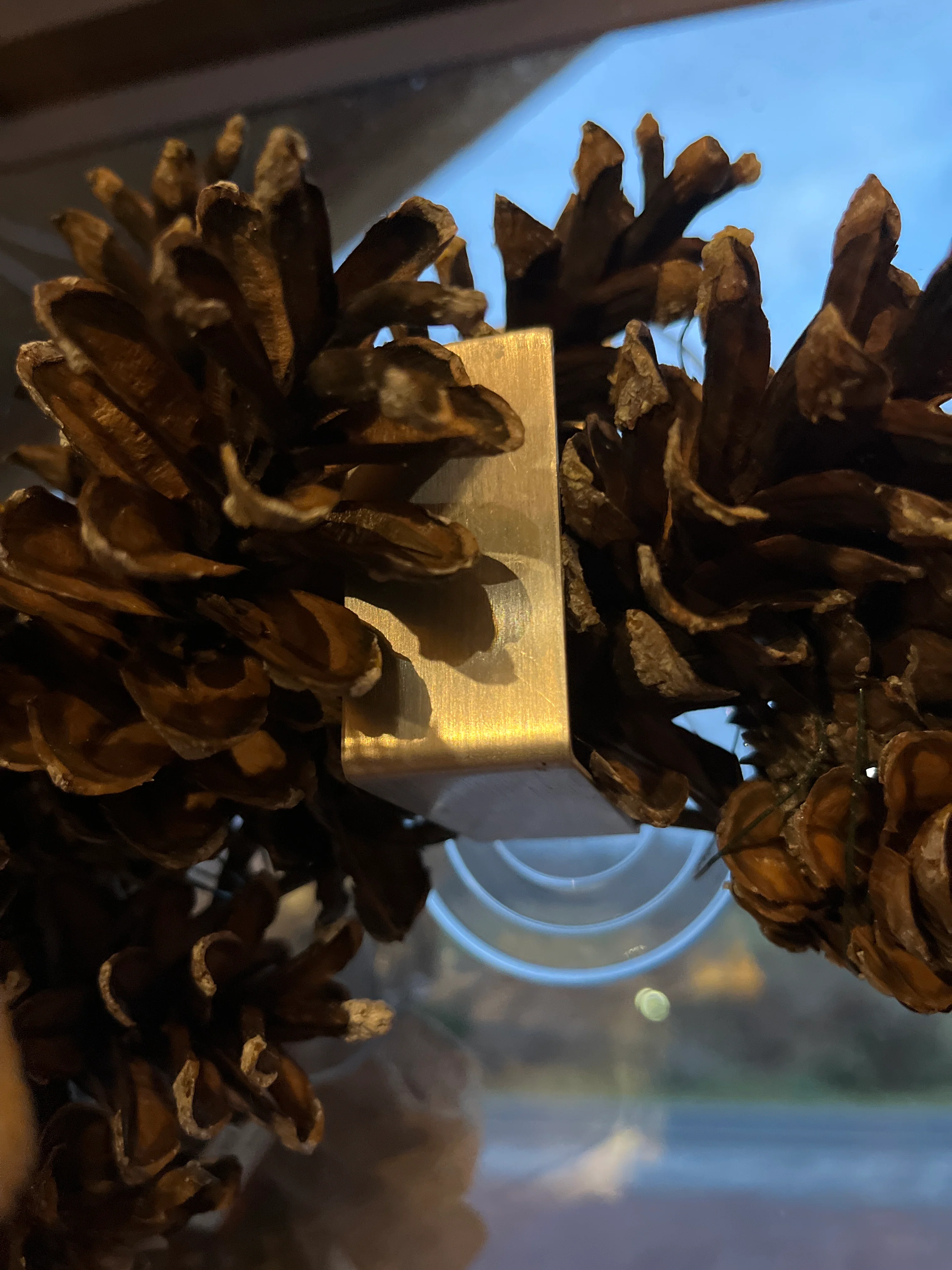 Suction Cup Wreath Hanger for Windows - Image 3